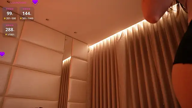 Lilly_Colins Adlı Modelin Canlı XXX Sohbeti