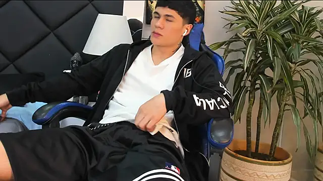 Show modela roan_birkin na web-kameri