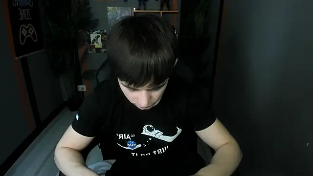 AlejandroEllias 即時 XXX 聊天