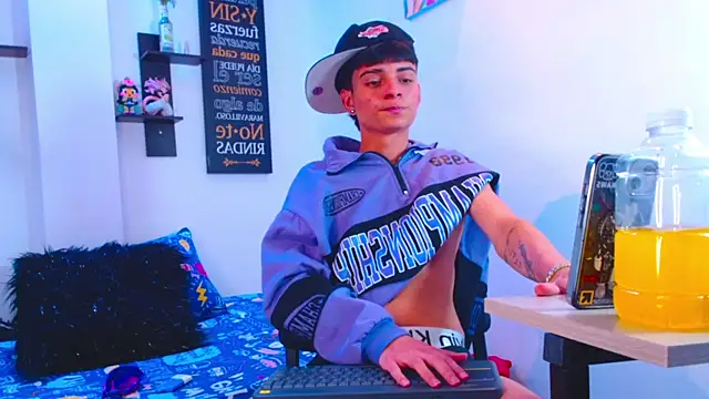 Онлайн чат XXX milo_hot_