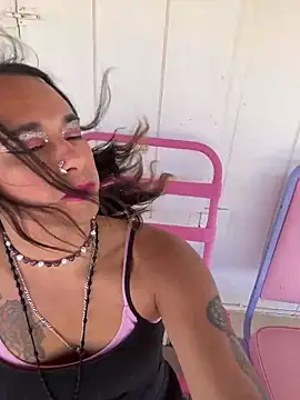 Show modela TranSexualJade95 na web-kameri