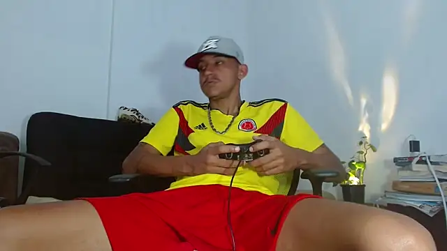 skinny23cm Adlı Modelin Canlı XXX Sohbeti