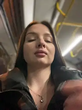 KrisMagnolyのライブXXXチャット