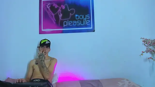 Show modela Pleasure_boys_hot na web-kameri