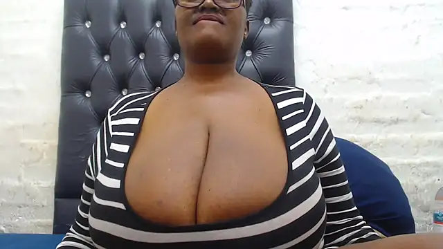 SexyBoobs44DD's Webcam Show