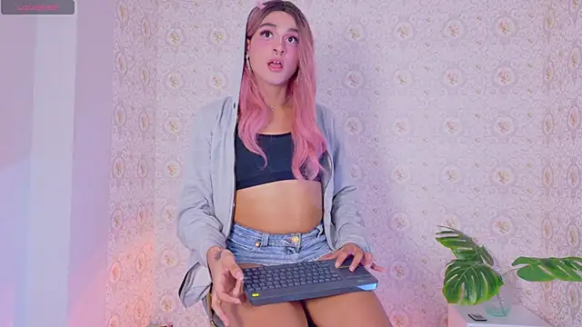 Mikavelvet08: διαδικτυακό σόου στην κάμερα