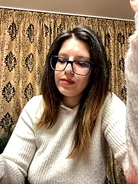 NadiraNoor 现场XXX聊天