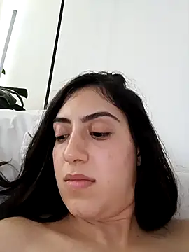 Chatroom XXX en direct de MIYESSI