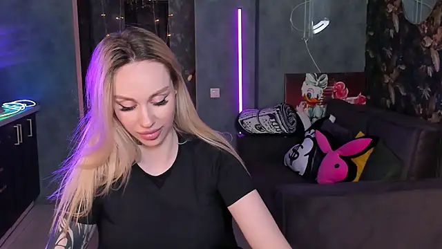 XXX chat uživo modela Blckmirrorr