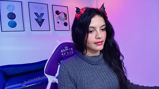 Maddie_T18's Live XXX Chat