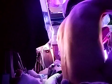 gurlnips webcam show