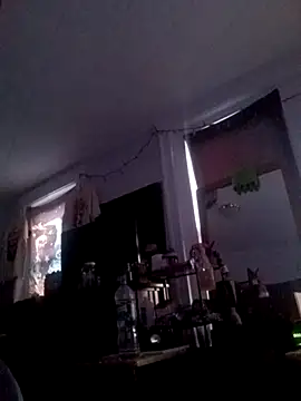 ChuckyyDee: διαδικτυακό σόου στην κάμερα