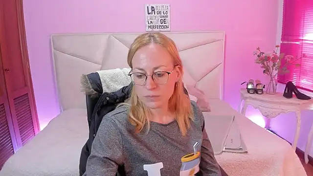 SammySanders Adlı Modelin Canlı XXX Sohbeti