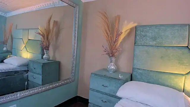 NaomySakura Adlı Modelin Canlı XXX Sohbeti