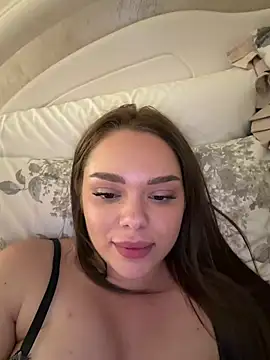 Kitty2490 Adlı Modelin Canlı XXX Sohbeti