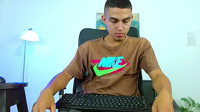 lucass_18 webcam show