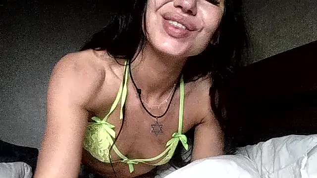 JulianaGold1 Adlı Modelin Canlı XXX Sohbeti