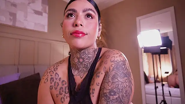 Chat +18 de curvyliciousss ao vivo