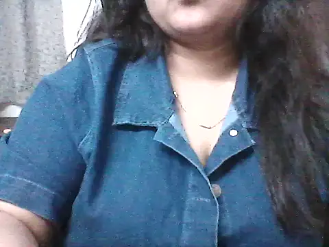 radhikkaa Adlı Modelin Canlı XXX Sohbeti