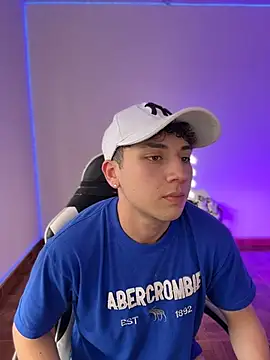 Chat +18 de oliver_kyy ao vivo