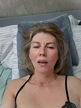 stellahere8 élő XXX-chatje