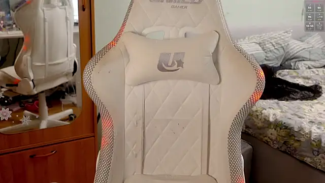 ho1yho1e Chat XXX in diretta