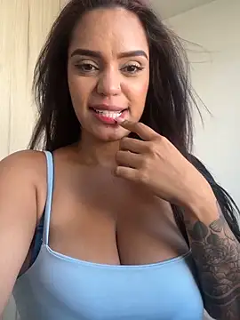 Pokazy przed kamerką – Sara-77