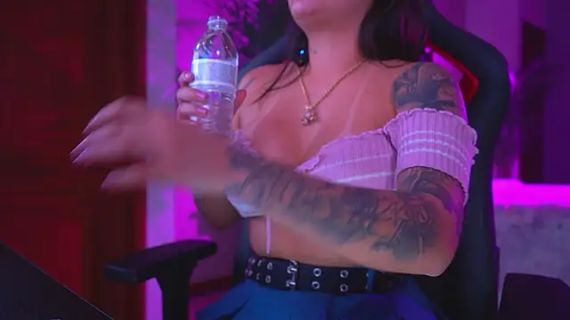 XXX chat uživo modela ambarEvans