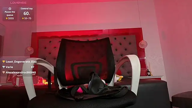 Chatroom XXX en direct de MirandaSould