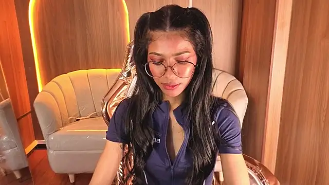 Alina_b_ Adlı Modelin Canlı XXX Sohbeti