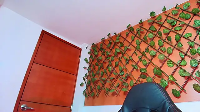 Chat XXX ao vivo de Naughty_Kittenm