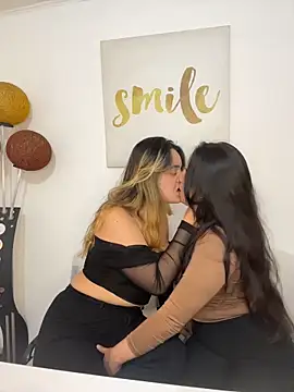 دردشة Antonella_Julieta الجنسية المباشرة