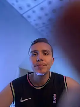 عرض كام adam-rivera