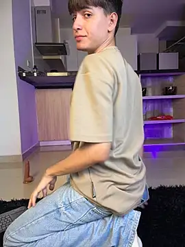 XXX chat uživo modela Naim_TheKing