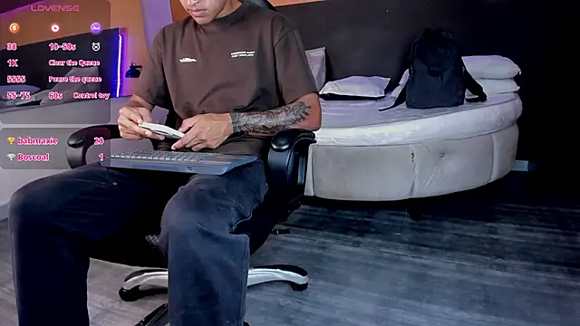 Онлайн чат XXX james_lee2