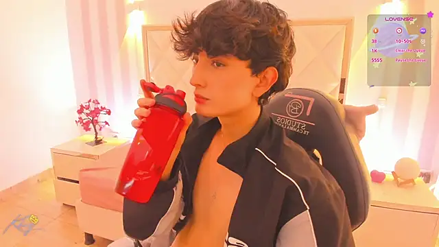 Eidan_tay: διαδικτυακό σόου στην κάμερα