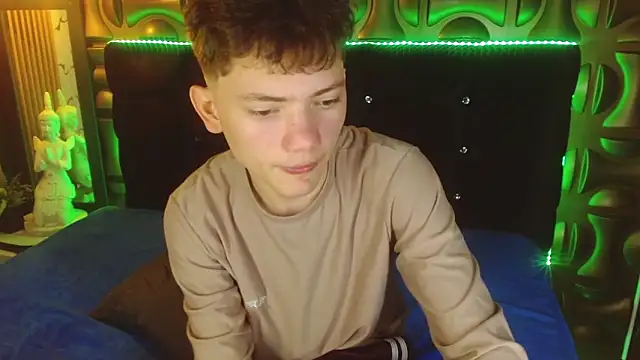 cruz_dante: διαδικτυακό σόου στην κάμερα