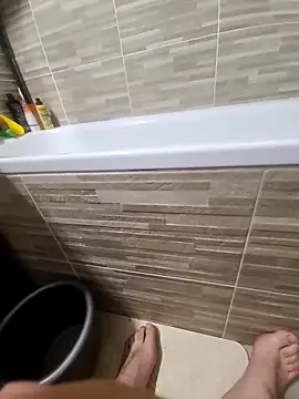 doudoucharlyc4 Show in webcam