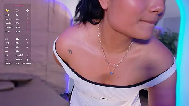 HannahMontgomery Adlı Modelin Canlı XXX Sohbeti