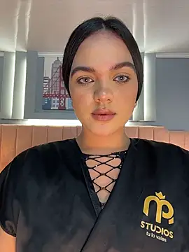 Bella-Ferrer Adlı Modelin Canlı XXX Sohbeti