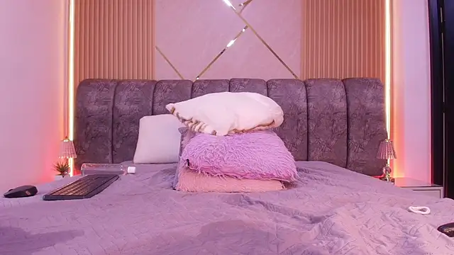 naia_blessed's Live XXX Chat