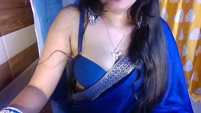 Chat XXX en directo de Yashika_Loves