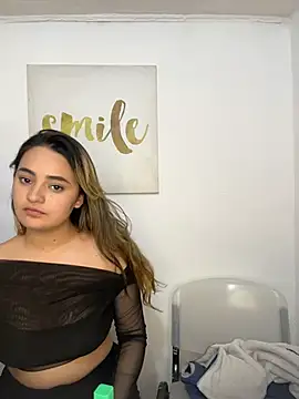 Antonella_Julieta Adlı Modelin Canlı XXX Sohbeti