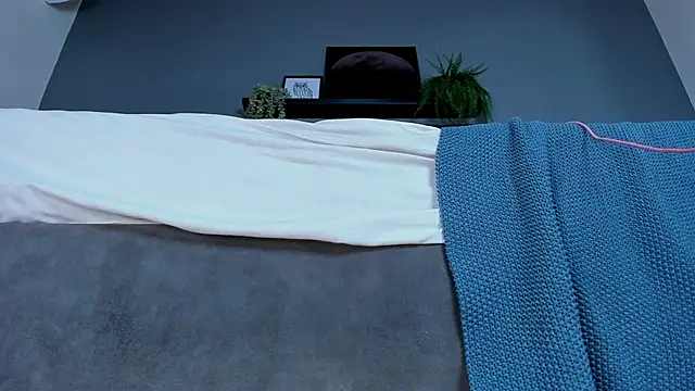 Chatroom XXX en direct de RiriiBrunette__