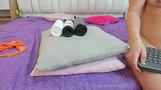 mask_red_girl 在線直播表演