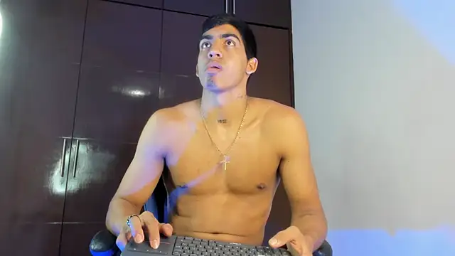 Milo_LatinBoy: απευθείας συνομιλία ΧΧΧ