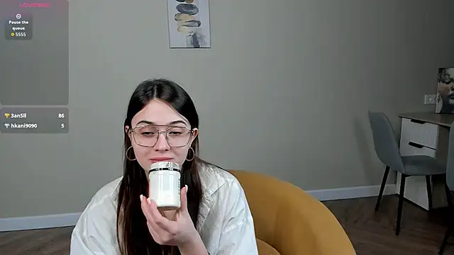 LareeGuzzon Live XXX chat