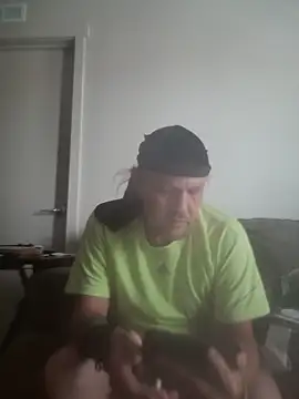 yourMasterisBored's Live XXX Chat