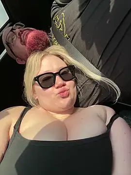 Chat XXX en directo de PiggyRose