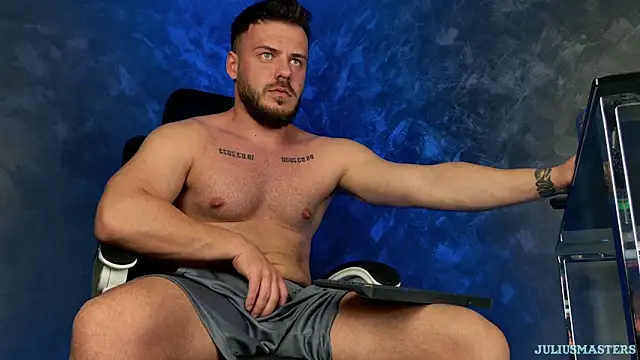 CLOUDYJULIUS webcam show